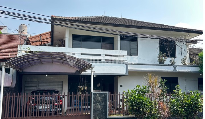 Rumah Classic 2 Lantai di Bendi Raya Kebayoran Lama