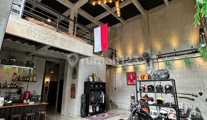 Rumah 2 lantai + RoofTop  dengan konsep Industrial, di kawasan elite Setia budi jakarta selatan.