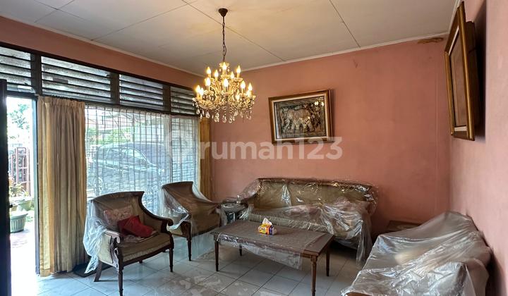 Rumah Classic 2 Lantai di Bendi Raya Kebayoran Lama