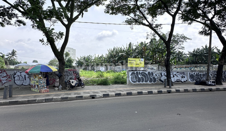 Land Location is Very Strategic, Only 2 Minutes or 800 Meters from BSD Toll Gate/Serpong Toll Gate, BSD City.