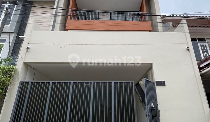 FOR SALE Modern Tropical Minimalist House in the @Pulomas complex, East Jakarta 2