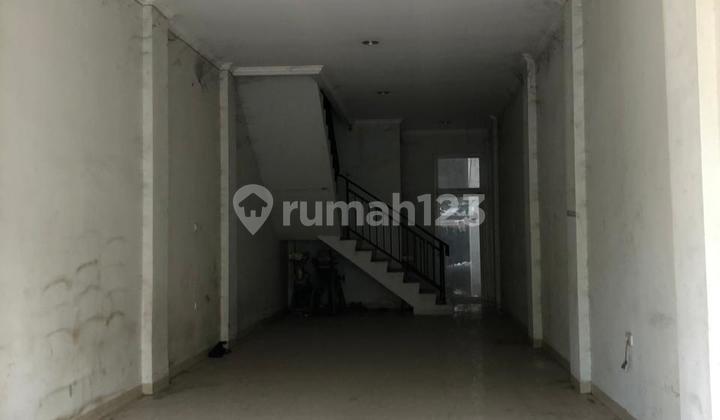 3 Floors Duri Kosambi Shophouse Ready for Occupancy West Jakarta 2