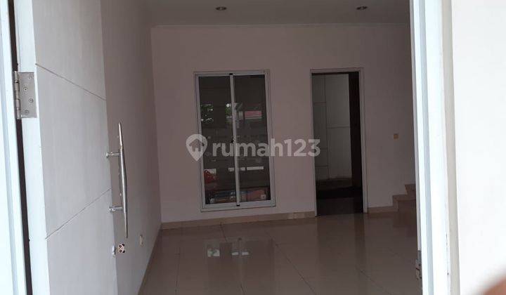 Rumah termurah 2 lantai green Lake City Australia Boulevard  Jakarta barat 1