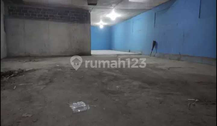 Warehouse in Karang Tengah, Employee Mess Available, Close Access to Toll Road. Warehouse in Karang Tengah, Employee Mess Available, Close Access to Toll Road.