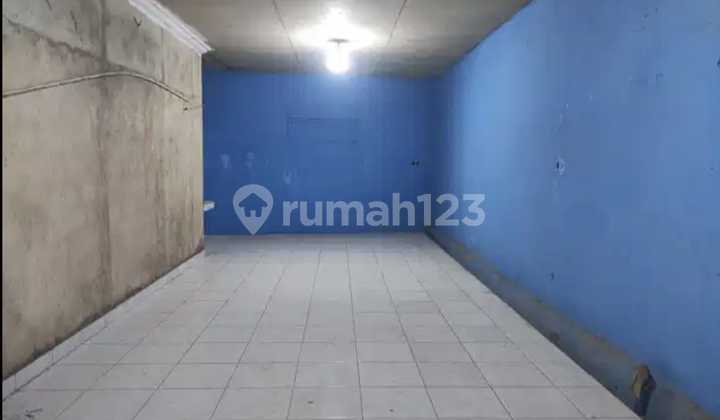 Warehouse in Karang Tengah, Employee Mess Available, Close Access to Toll Road. Warehouse in Karang Tengah, Employee Mess Available, Close Access to Toll Road.