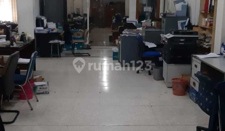 Gedung Perkantoran Jalan Raya Utama Lokasi Bagus Jakarta Pusat
