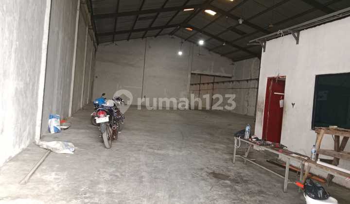 Warehouse Connected to Dadap Pantai Indah with Office Warehouse Connected to Dadap Pantai Indah with Office