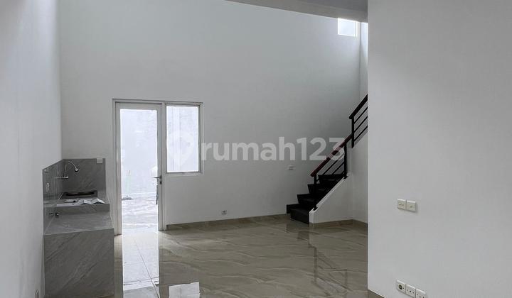 Green Golf Cottage 2-Story Nice House Tangerang 2