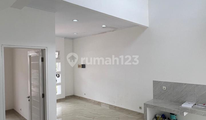 Green Golf Cottage 2-Story Nice House Tangerang