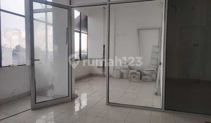 Karang Tengah Shophouse Facing Tangerang Main Road Karang Tengah Shophouse Facing Tangerang Main Road