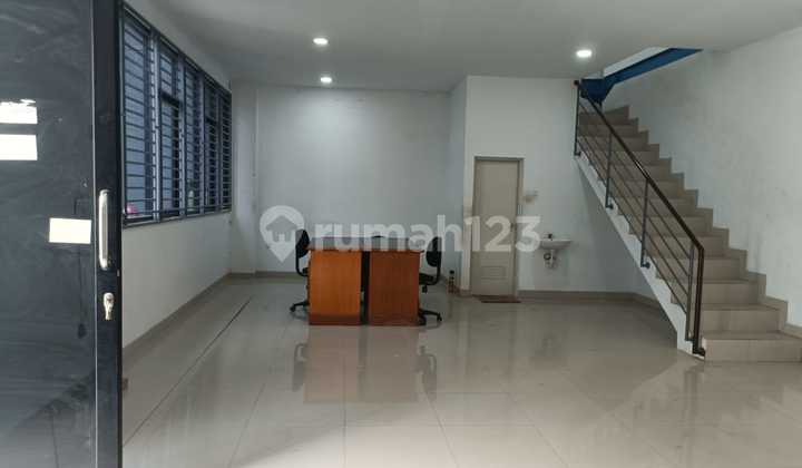 Ready-to-Use Warehouse with Employee Mess in Kapuk Farm