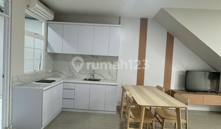 Rumah Thown House Tanam Paris 