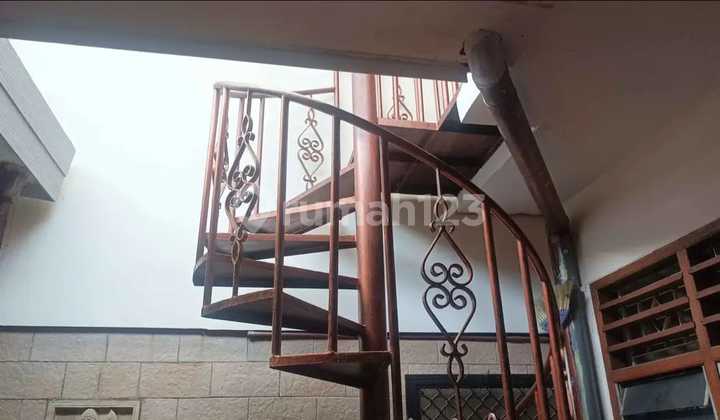 Ready-to-Occupy House in Trunojoyo, Banyumanik 2