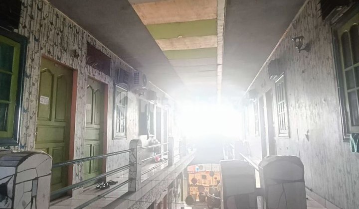 Active, Full Kos Kost in Perumnas 3 Bekasi, Strategic, Quick Sale.