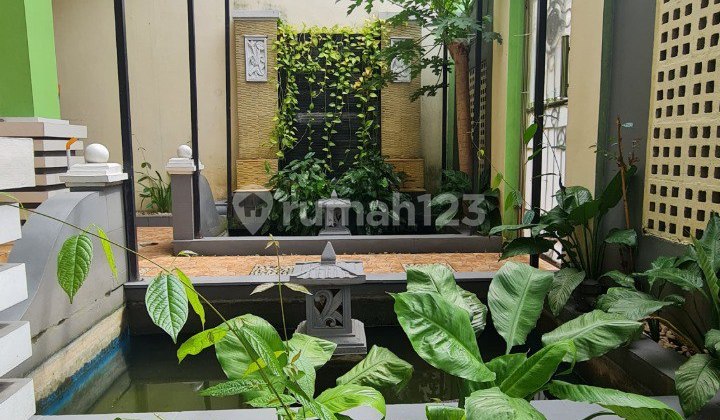 Nice House Ready to Live In, 4 Minutes to Bekasi Station, Within the Housing Complex. 2