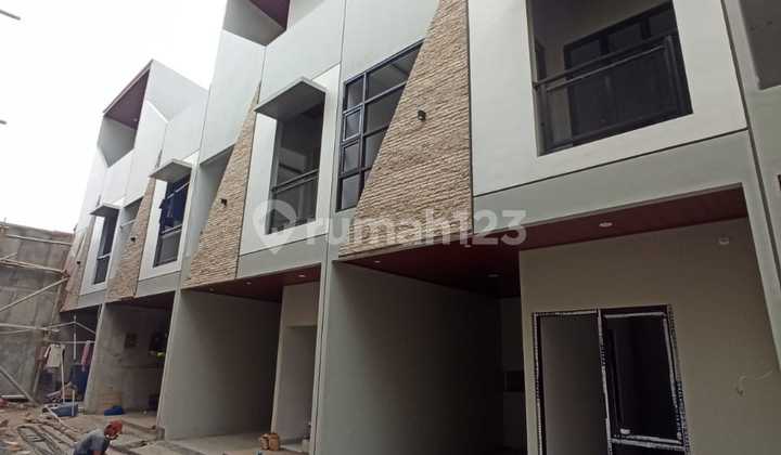 Cool Beautiful Minimalist Ready-to-Occupy House Near Alazhar Rawamangun 2