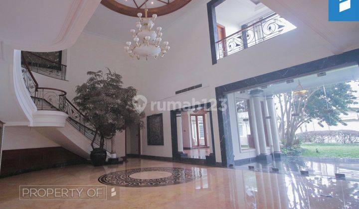 Rumah Mewah 2 Lantai Bagus Semi Furnished SHM di Sarijadi, Bandung 1