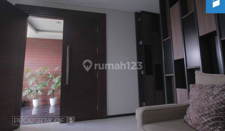 Rumah Mewah 2 Lantai Semi Furnished SHM di Setra Duta, Bandung 2