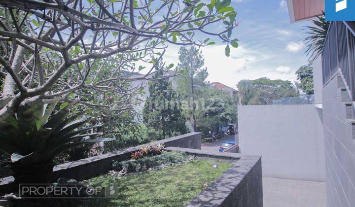 Rumah Mewah 2 Lantai Semi Furnished SHM di Setra Duta, Bandung 1