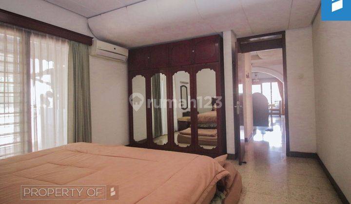 Rumah Villa 2 Lantai Bagus SHM di Sayap Dago, Bandung 5