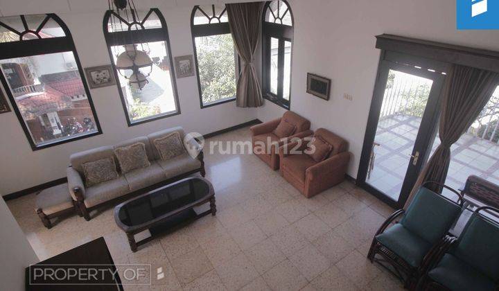 Rumah Villa 2 Lantai Bagus SHM di Sayap Dago, Bandung 9