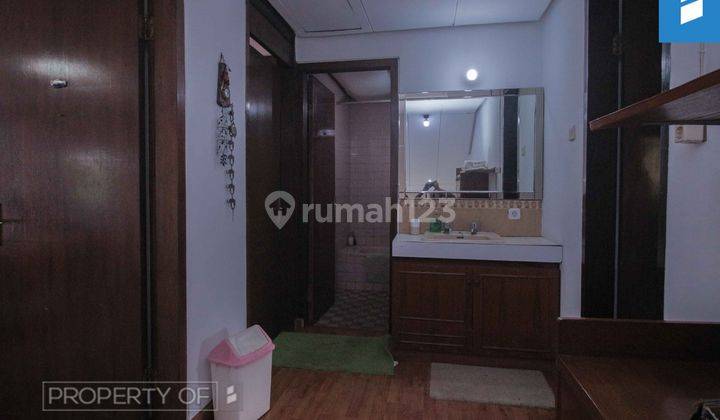 Rumah Villa 2 Lantai Bagus SHM di Sayap Dago, Bandung 13