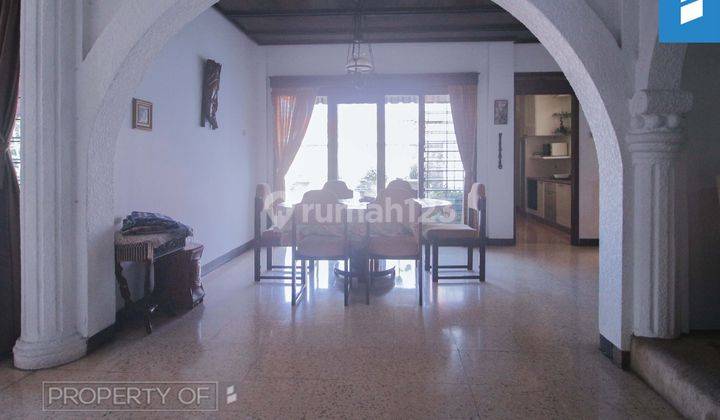 Rumah Villa 2 Lantai Bagus SHM di Sayap Dago, Bandung 20