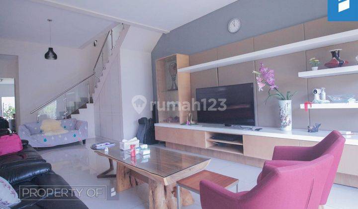 Rumah 2 Lantai Bagus Furnished SHM di Setiabudi Regency, Bandung 1