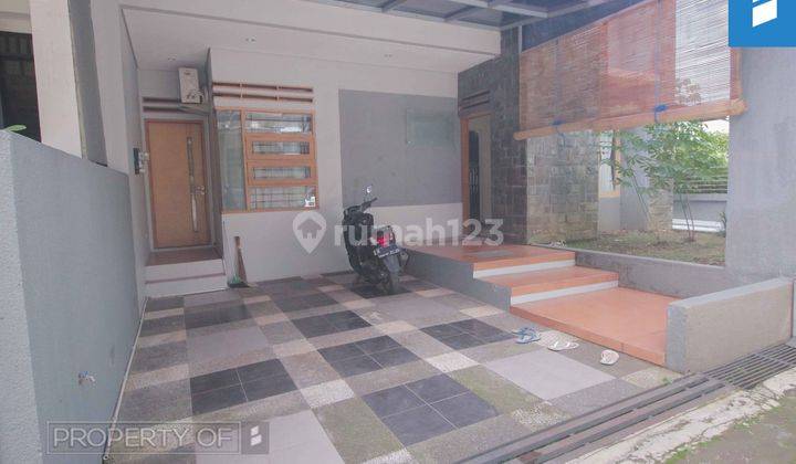 Rumah 2 Lantai Bagus Furnished SHM di Cigadung, Bandung 1