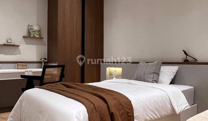 Rumah 2 Lantai Baru Furnished SHM di Kota Baru Parahyangan, Bandung 2