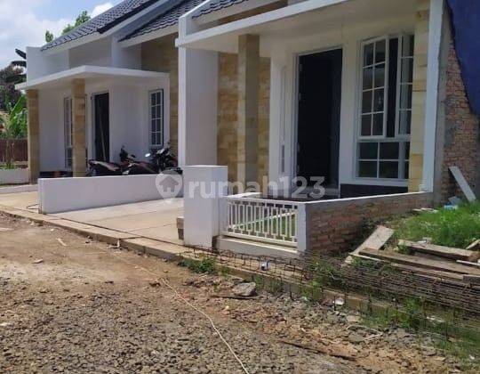 Rumah second 2 lantai siap huni di Harjamukti Depok 2