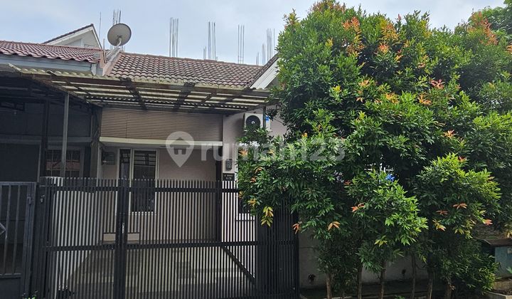 Rumah di Nusa Loka SHM Bsd, Tangerang Selatan