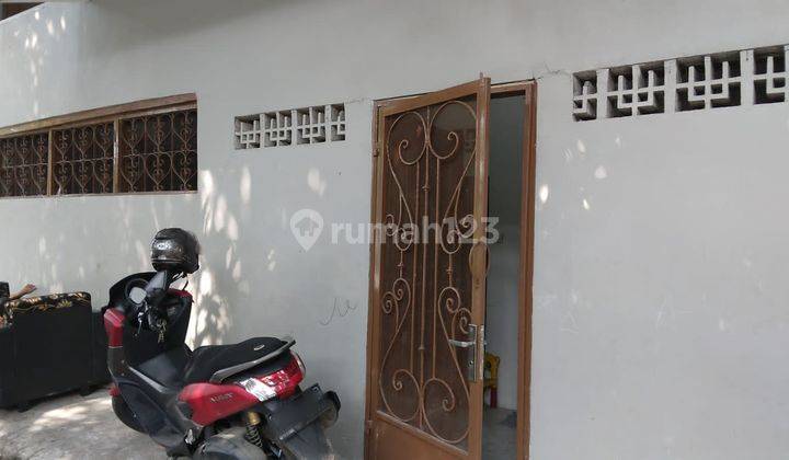 Rumah Ruang Usaha di Paseban 1