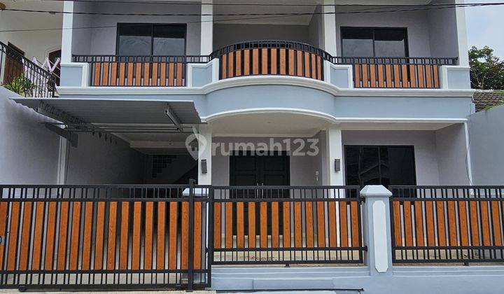 Rumah 2 Lantai SHM di Griya Loka, Tangerang 1