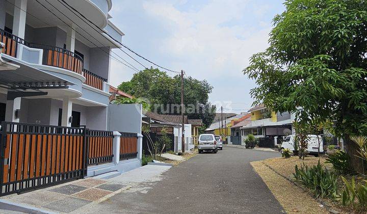 Rumah 2 Lantai SHM di Griya Loka, Tangerang 2