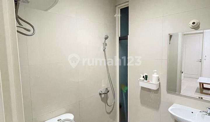 Rumah, 2 Lantai, SHM, di Suvarna Sutera 2