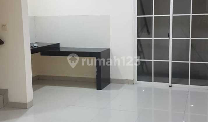 Rumah di Green Lake City West Europe 6X15m 2 Lantai Berikut AC 4