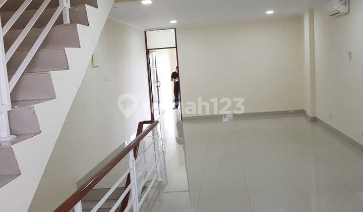 Ruko di Kebayoran Lama Jakarta Selatan, 4 Lantai, Shgb, Strategis 4