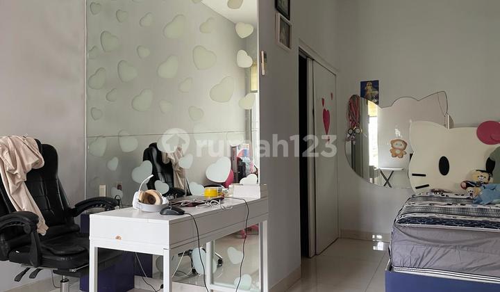 Rumah Bagus di Casa Jardin Jakarta Barat 14X15 3 Lantai SHM