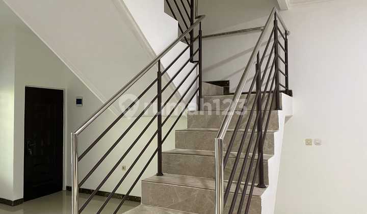 DIJUAL RUMAH KEMANGGISAN STRATEGIS