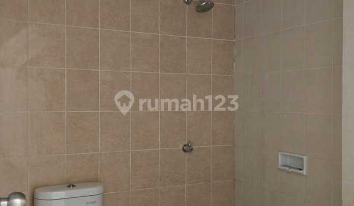 Twin-Shophouse 2 Units Green Lakae City 4 Floors Ready to Occupy Strategic Location 2