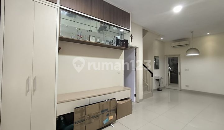 Disewakan Rumah Green Lake City 4+1 Kamar Tidur Semi Furnished 95Jt/ Tahun 2