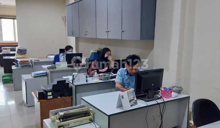 FOR SALE QUICK! STRATEGIC 3.5-STORY SHOPHOUSE IN DAAN MOGOT ONLY 5.2M NEGO 2