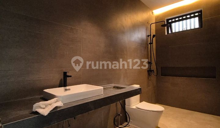 DIJUAL RUMAH BANGUNAN MANDIRI SUDAH SHM KUALITAS PREMIUM DI ALAM SUTERA, HARGA BAWA HOKI 6,8M NEGO 2