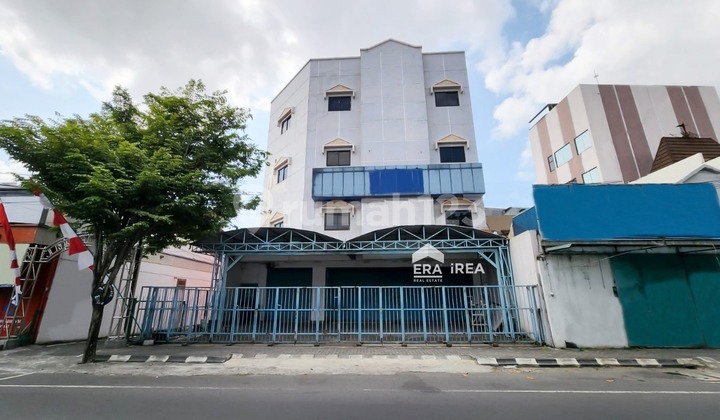 SHOPHOUSE FOR RENT IN SOLO CITY CENTER, WIDTH 14 METERS FACING MAIN ROAD