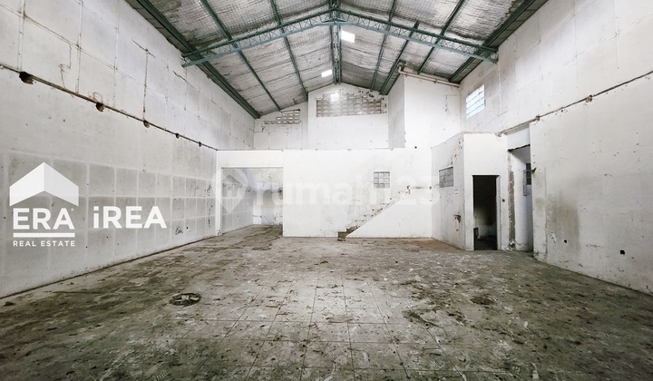 Jual Ruang Usaha Strategis di Jl Dr Radjiman Pasar Kliwon Solo