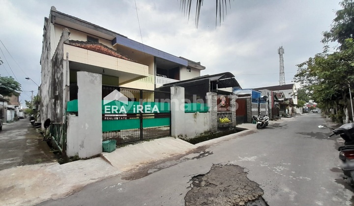 Rumah Solo Baru Dekat Pakuwon Mall