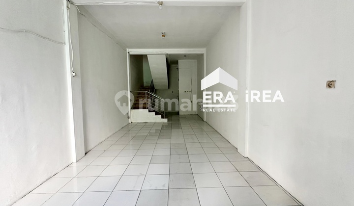 For Sale 3 Strategic Shophouses in Solo Near Taman Jaya Wijaya For Sale 3 Strategic Shophouses in Solo Near Taman Jaya Wijaya