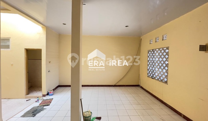 For Sale House In Solo Near Harjodaksino Market 2