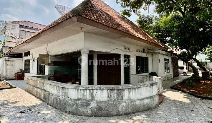 Rumah Tua Jual Cepat Lokasi Premium Deket Mall Jakarta Selatan